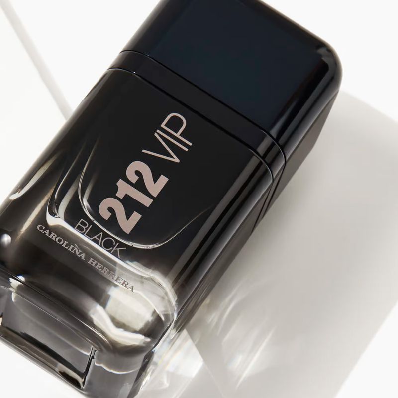 Perfume-Hombre-Carolina-Herrera-212-Vip-Black-EDP-50ml-5.jpg