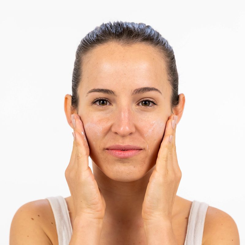Emulsion-Facial-de-Dia-Dermaglos-Hidratacion-Prolongada-70ml-3.jpg