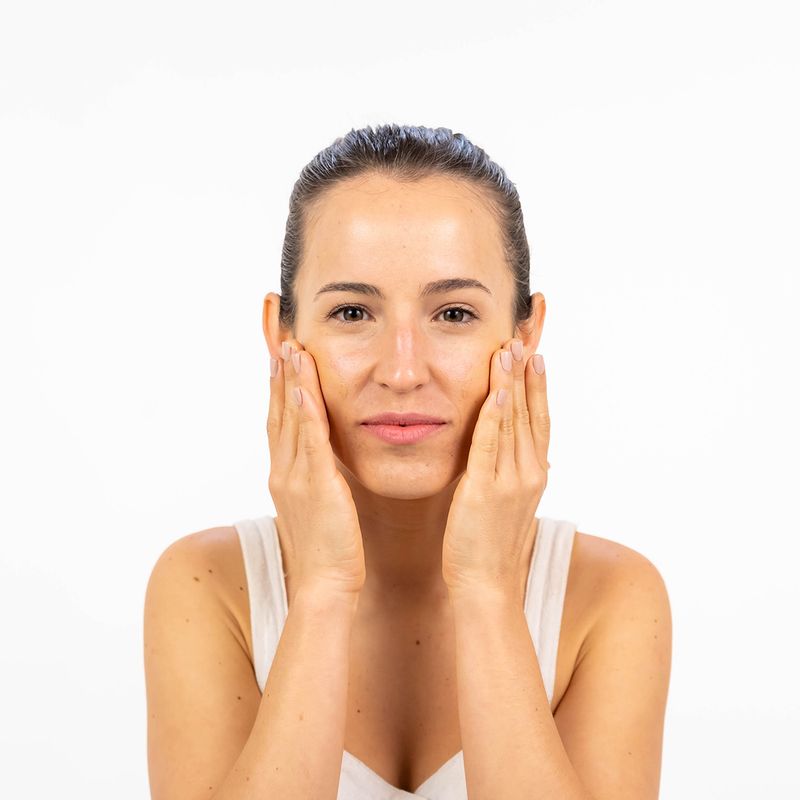 Crema-Facial-Dermaglos-BB-Cream-Tono-Medio-50g-3.jpg